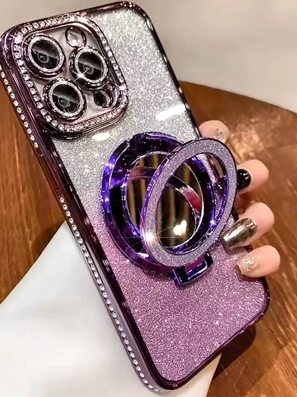Luxury Rhinestone iPhone 17 Pro Max
Case
